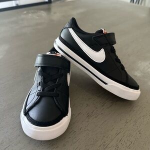 Toddler Nike Court Legacy’s size 9